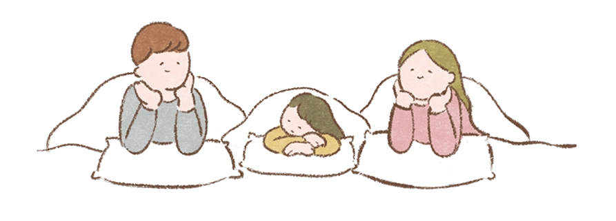 お布団に入る家族